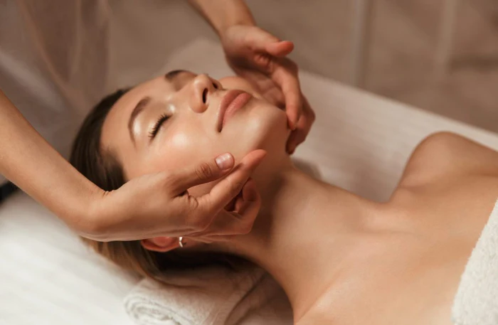 Lifting and glow massage Dubai