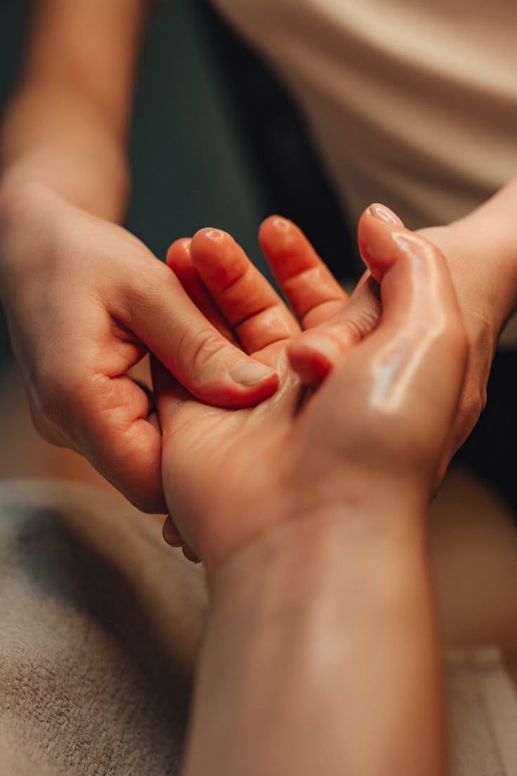 Hand and body massage Dubai Elaris
