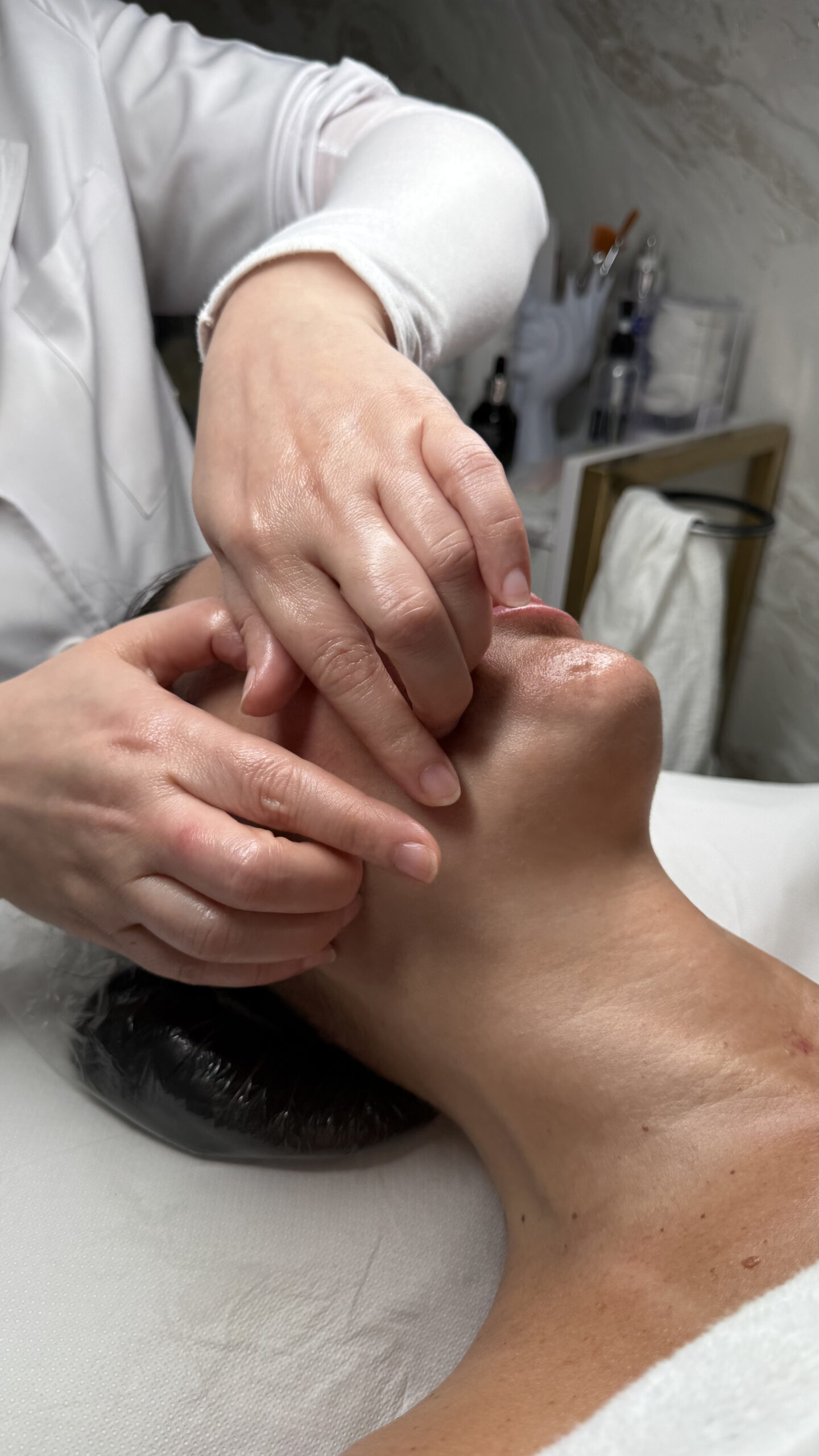 Hydrating facial treatment Dubai Elaris