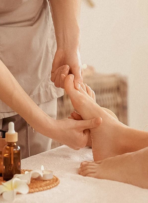 Foot reflexology Dubai Elaris spa